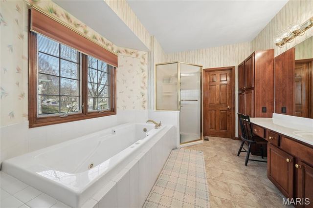 5716 Lilac Trails Drive, St Louis, MO 63128