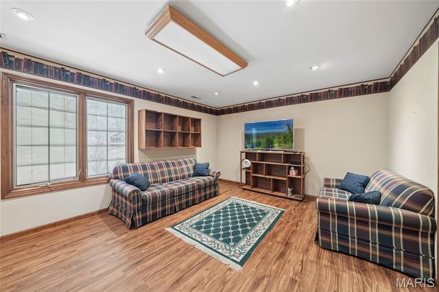 5716 Lilac Trails Drive, St Louis, MO 63128