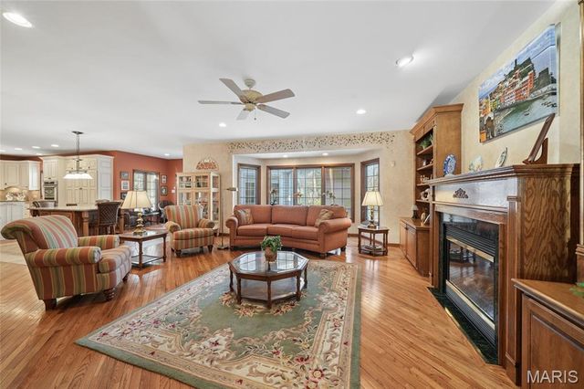 5716 Lilac Trails Drive, St Louis, MO 63128