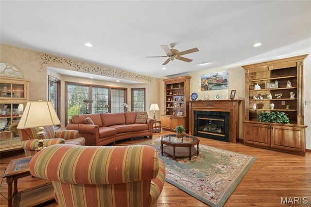 5716 Lilac Trails Drive, St Louis, MO 63128