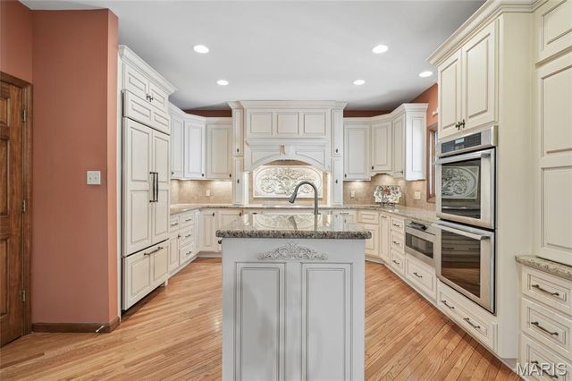 5716 Lilac Trails Drive, St Louis, MO 63128