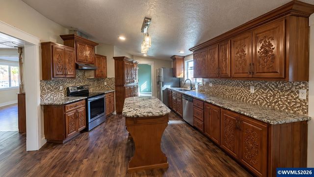 10646 Sunnyside Rd SE, Jefferson, OR 97352