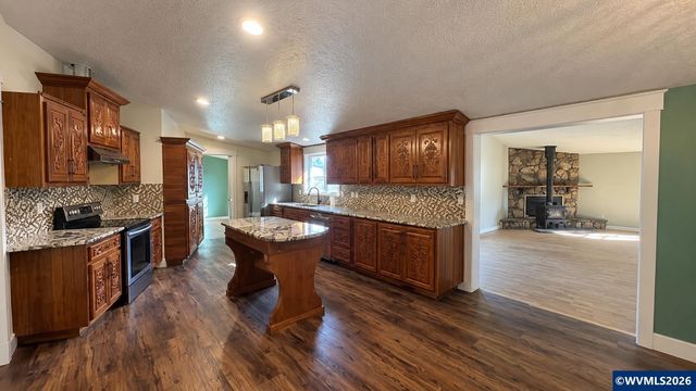 10646 Sunnyside Rd SE, Jefferson, OR 97352