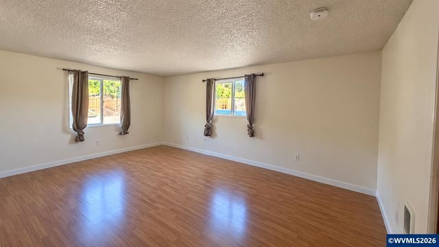 10646 Sunnyside Rd SE, Jefferson, OR 97352
