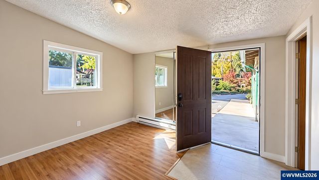 10646 Sunnyside Rd SE, Jefferson, OR 97352