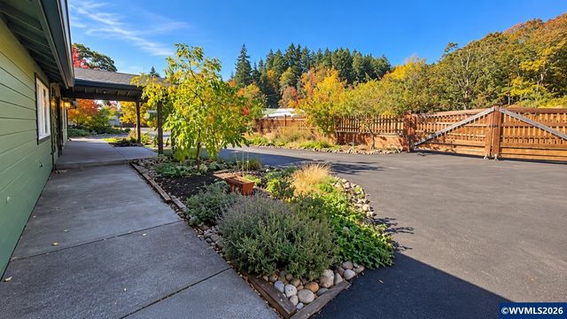 10646 Sunnyside Rd SE, Jefferson, OR 97352