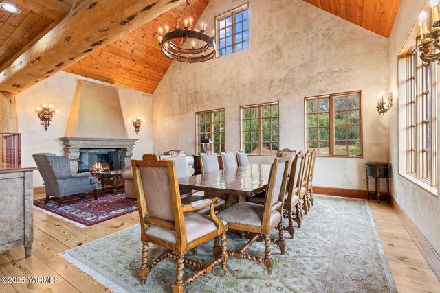 901 N 66th Ave, Yakima, WA 98908