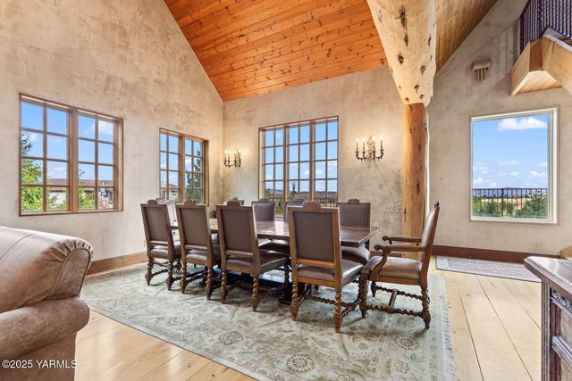 901 N 66th Ave, Yakima, WA 98908