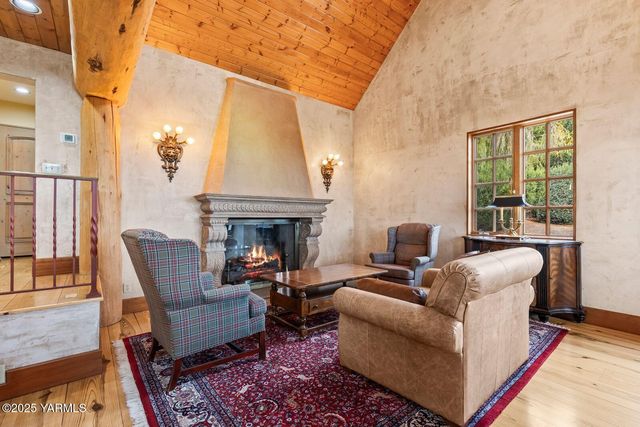 901 N 66th Ave, Yakima, WA 98908