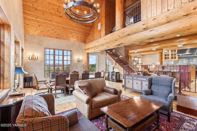 901 N 66th Ave, Yakima, WA 98908