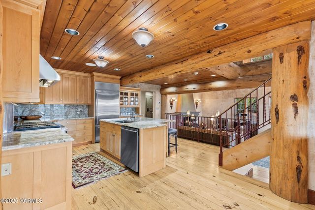 901 N 66th Ave, Yakima, WA 98908