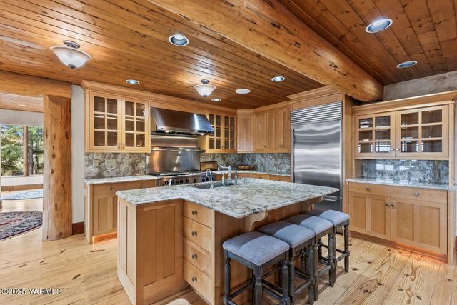 901 N 66th Ave, Yakima, WA 98908