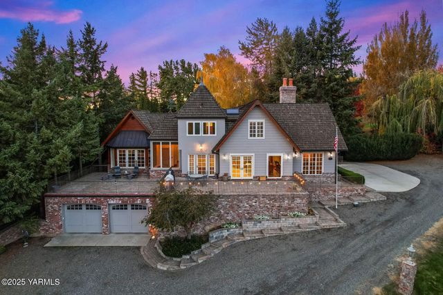 901 N 66th Ave, Yakima, WA 98908