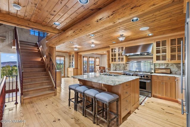 901 N 66th Ave, Yakima, WA 98908