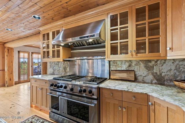 901 N 66th Ave, Yakima, WA 98908