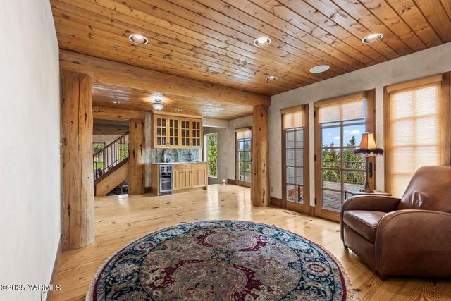 901 N 66th Ave, Yakima, WA 98908