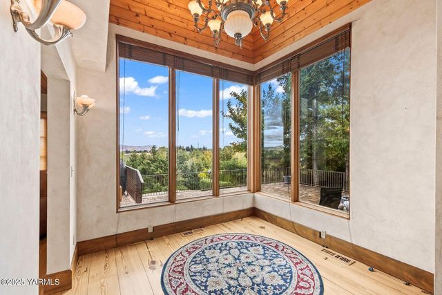 901 N 66th Ave, Yakima, WA 98908