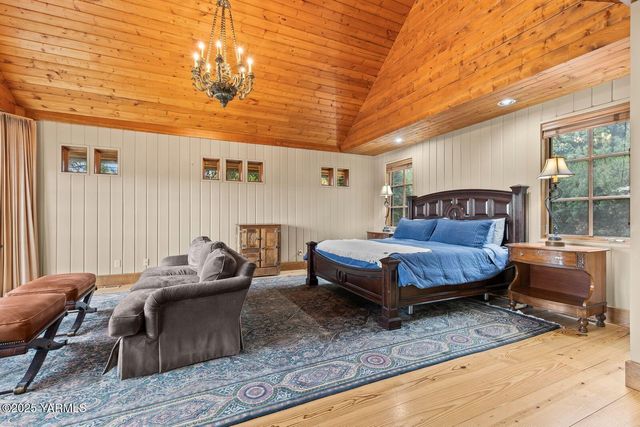 901 N 66th Ave, Yakima, WA 98908