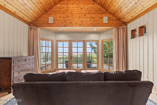 901 N 66th Ave, Yakima, WA 98908