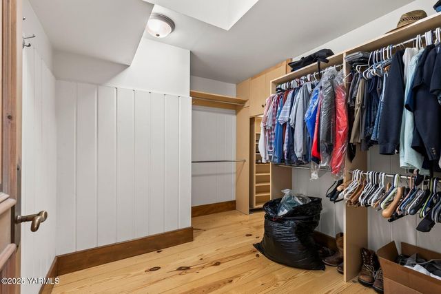 901 N 66th Ave, Yakima, WA 98908