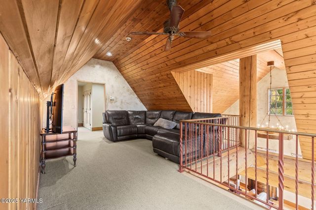 901 N 66th Ave, Yakima, WA 98908