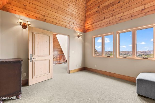 901 N 66th Ave, Yakima, WA 98908