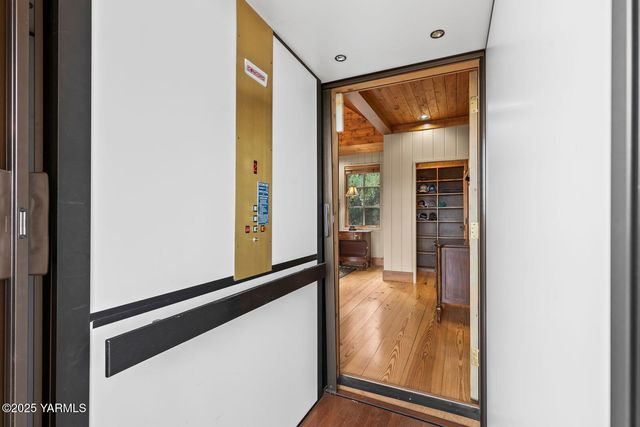 901 N 66th Ave, Yakima, WA 98908