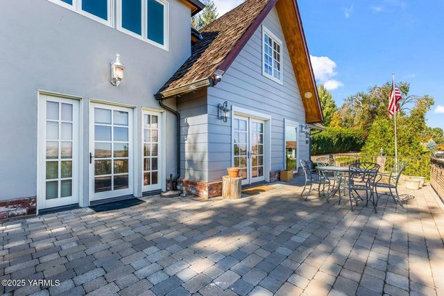 901 N 66th Ave, Yakima, WA 98908