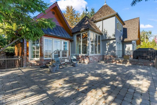 901 N 66th Ave, Yakima, WA 98908