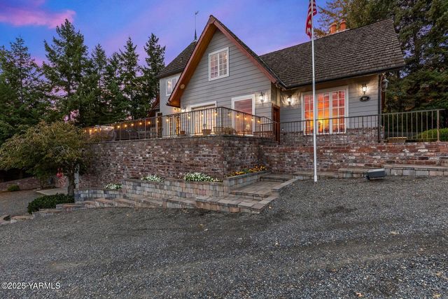 901 N 66th Ave, Yakima, WA 98908