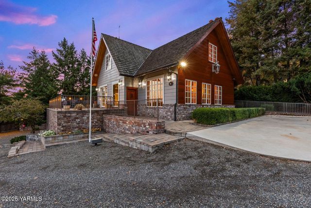 901 N 66th Ave, Yakima, WA 98908