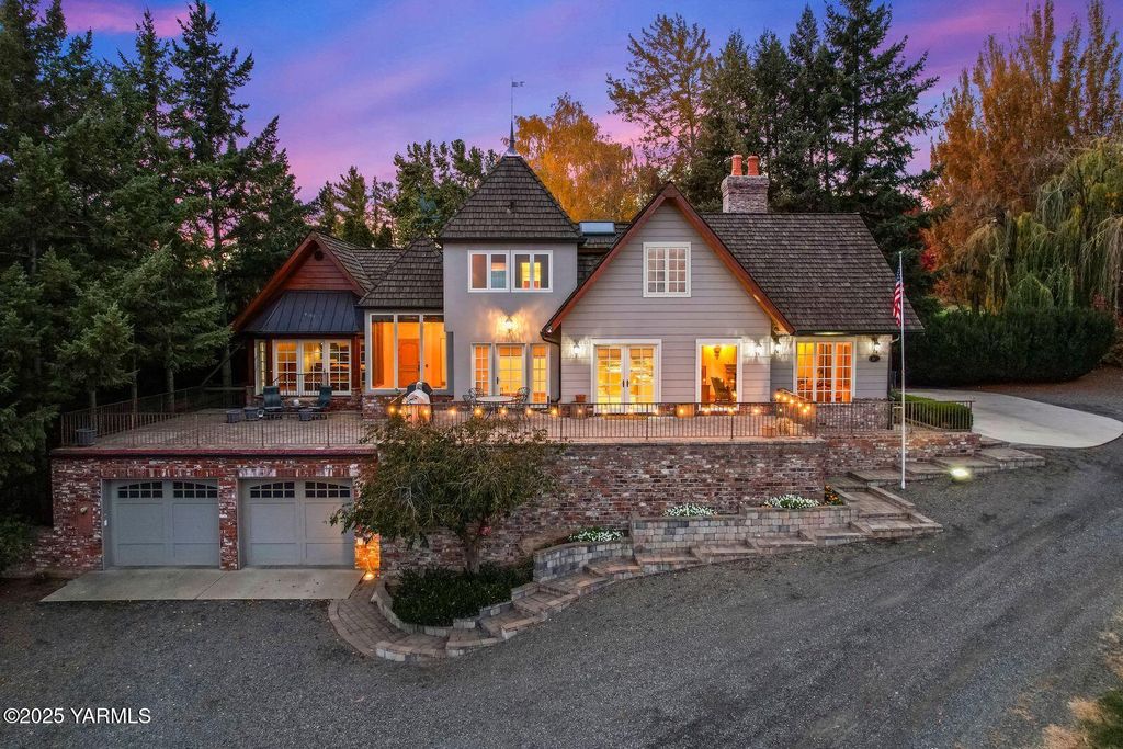 901 N 66th Ave, Yakima, WA 98908