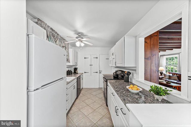 890 PAXON HOLLOW RD, Media, PA 19063