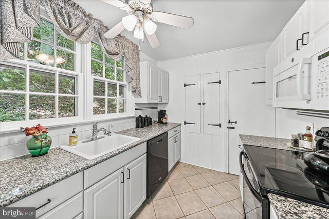 890 PAXON HOLLOW RD, Media, PA 19063