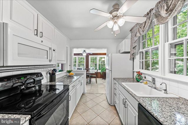 890 PAXON HOLLOW RD, Media, PA 19063