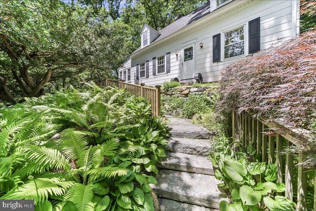 890 PAXON HOLLOW RD, Media, PA 19063