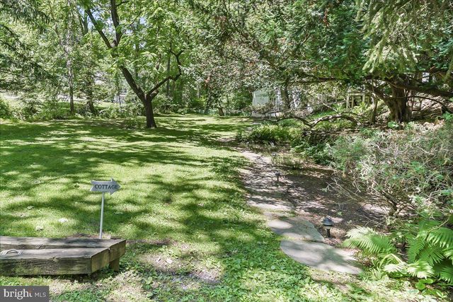 890 PAXON HOLLOW RD, Media, PA 19063
