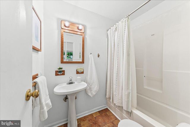 890 PAXON HOLLOW RD, Media, PA 19063