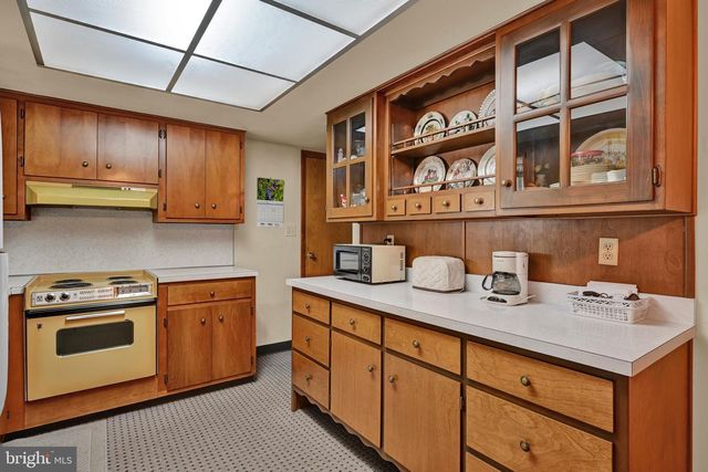 595 NEW SCHAEFFERSTOWN RD, Bernville, PA 19506