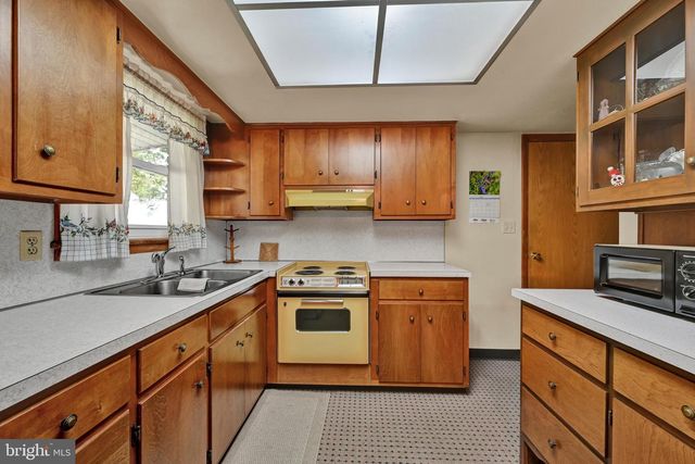 595 NEW SCHAEFFERSTOWN RD, Bernville, PA 19506