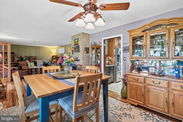 21 RED ROSE DR, Levittown, PA 19056
