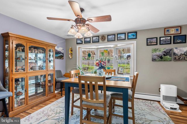 21 RED ROSE DR, Levittown, PA 19056