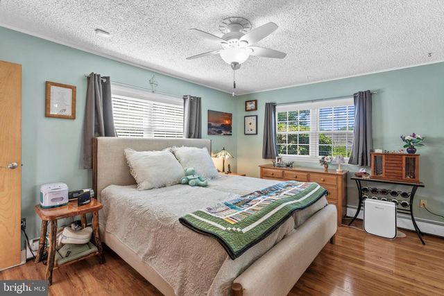 21 RED ROSE DR, Levittown, PA 19056