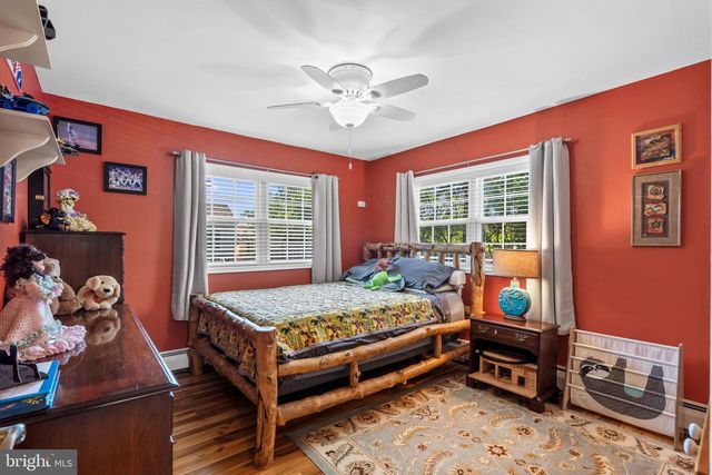 21 RED ROSE DR, Levittown, PA 19056