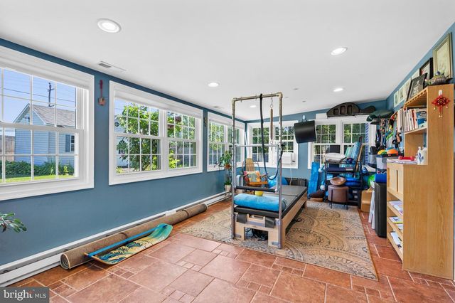 21 RED ROSE DR, Levittown, PA 19056