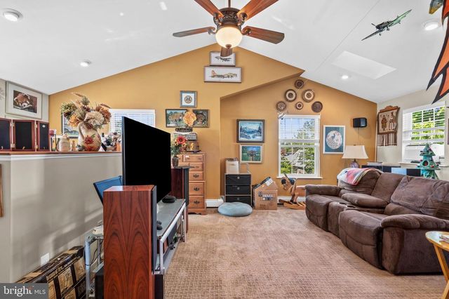 21 RED ROSE DR, Levittown, PA 19056