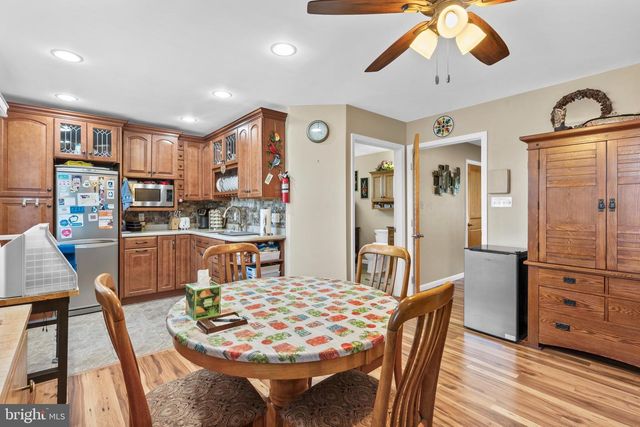 21 RED ROSE DR, Levittown, PA 19056