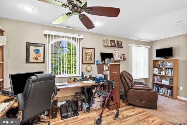 21 RED ROSE DR, Levittown, PA 19056