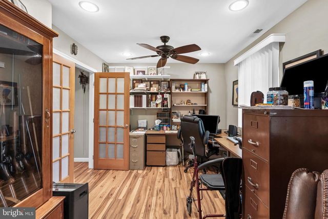 21 RED ROSE DR, Levittown, PA 19056