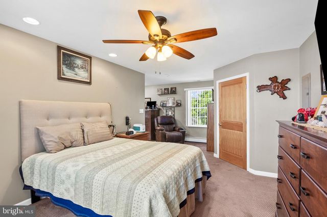 21 RED ROSE DR, Levittown, PA 19056